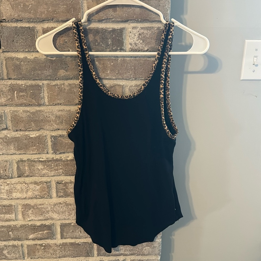 Super cute simple black tank women’s M ribbed cheetah lined VS PINK